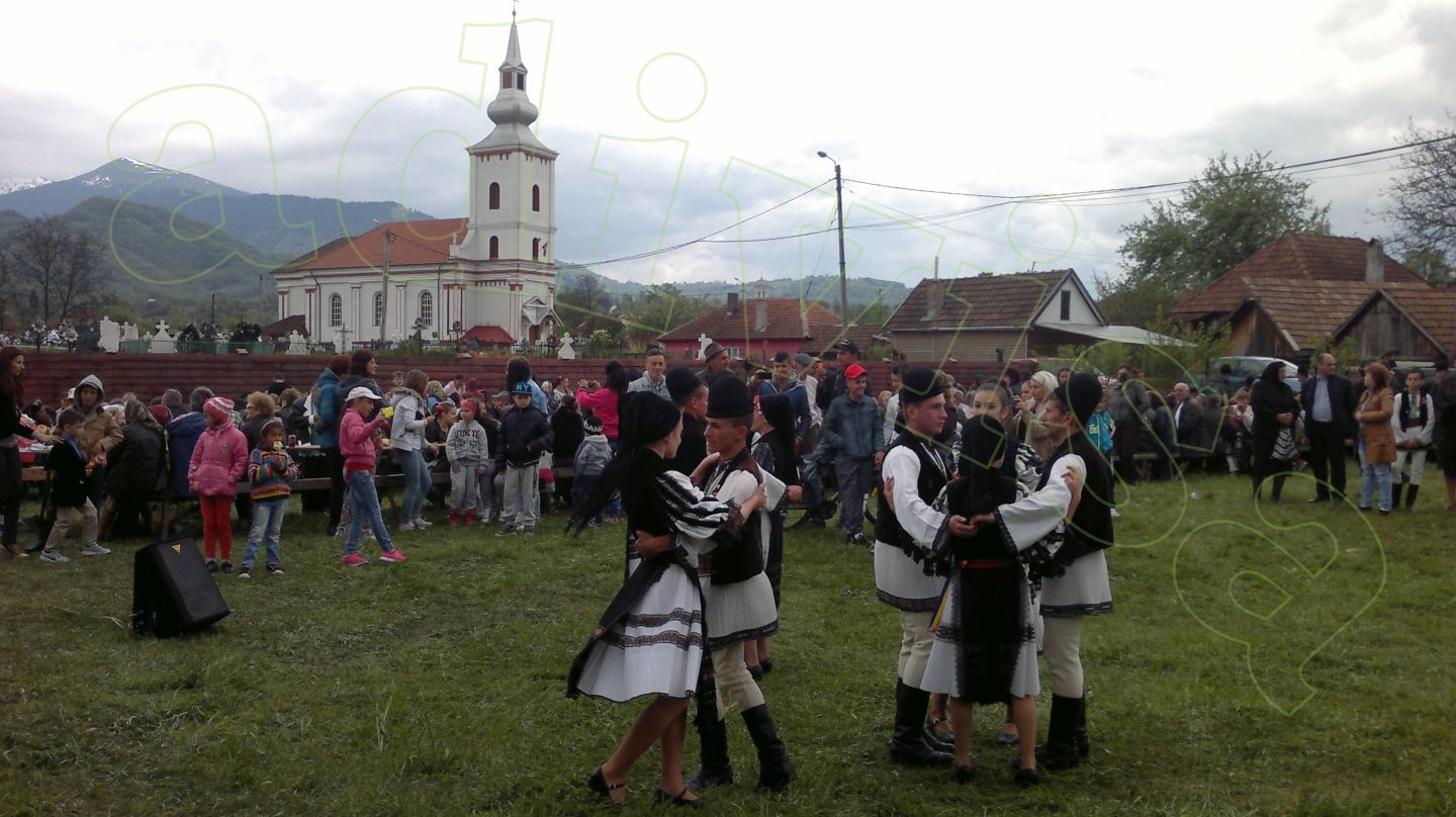 Dansuri populare la nedeia de la Taia - Petrila